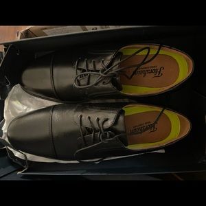 Florsheim black 8.5 mens dress shoe